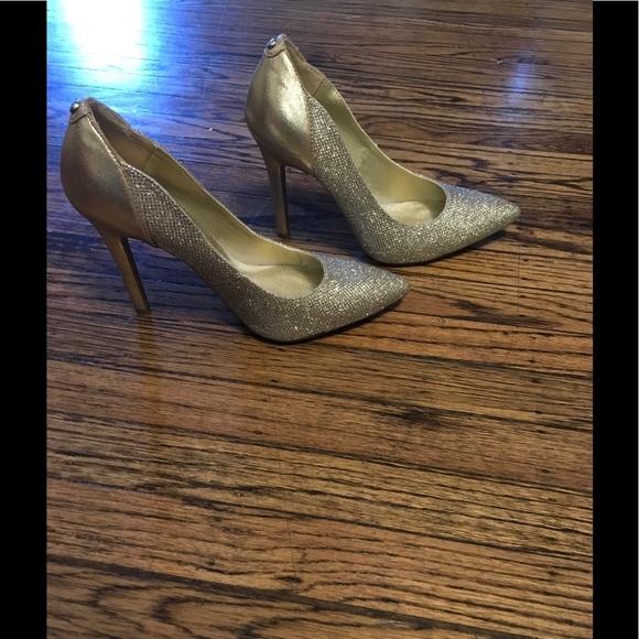 Pumps - Picture 3 of 7